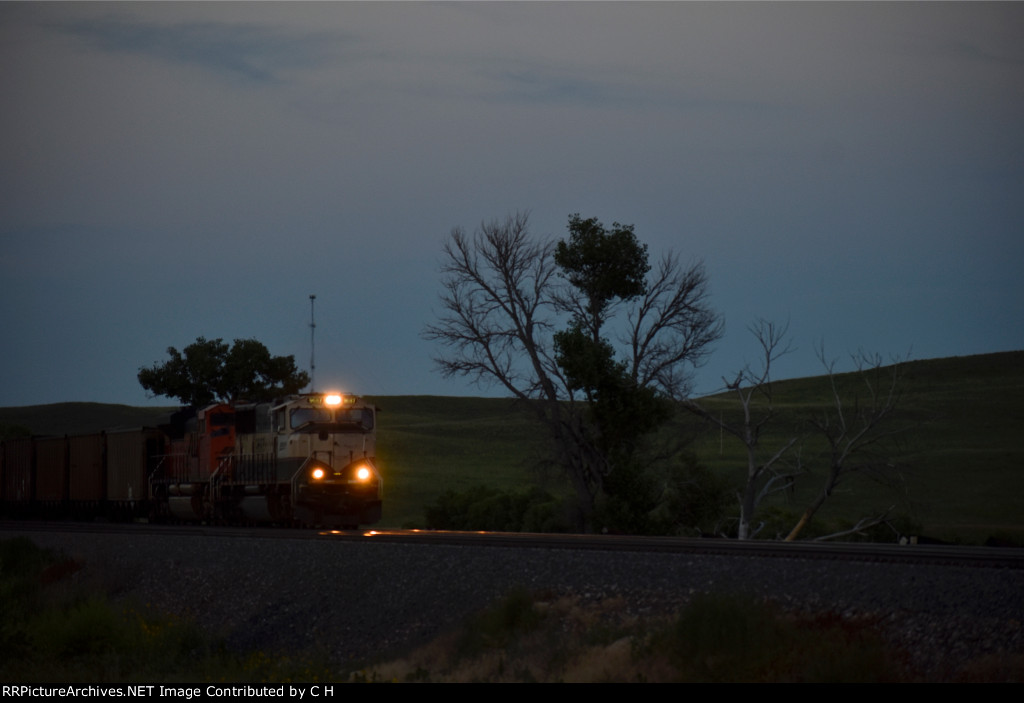 BNSF 9687/8407